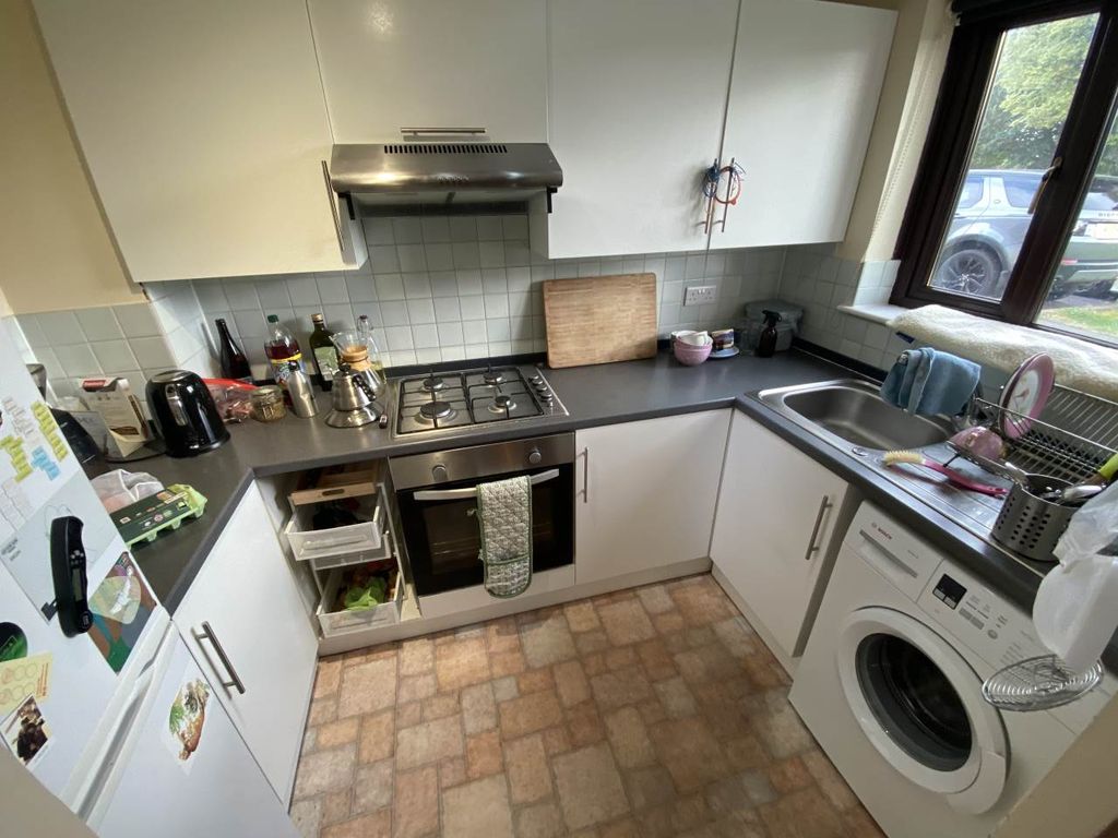 Property photo 2 of 7 Kitchen
