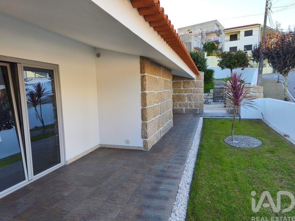 Property photo 2 of 39