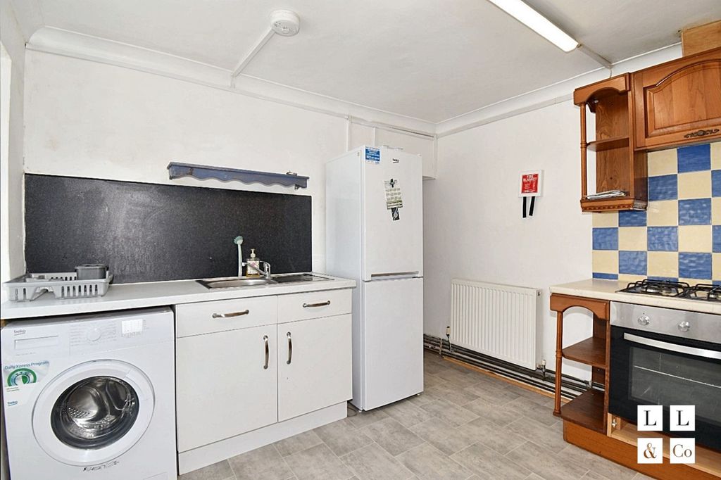 Property photo 3 of 14 Kitchen