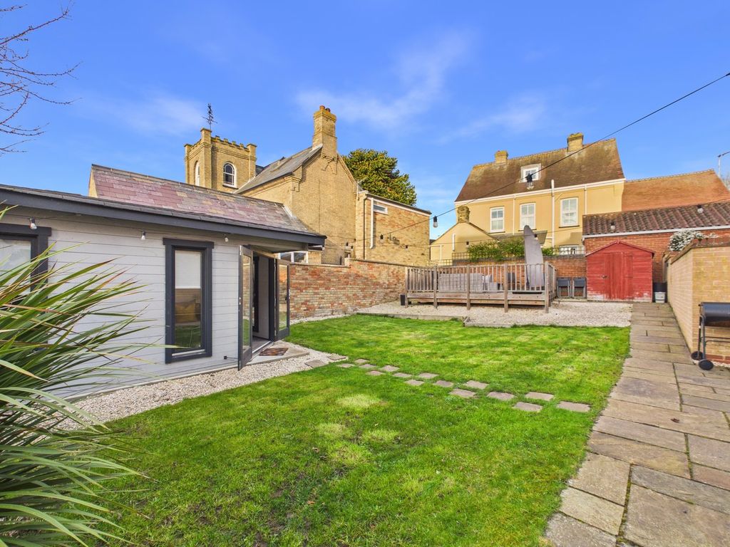 Property photo 2 of 25