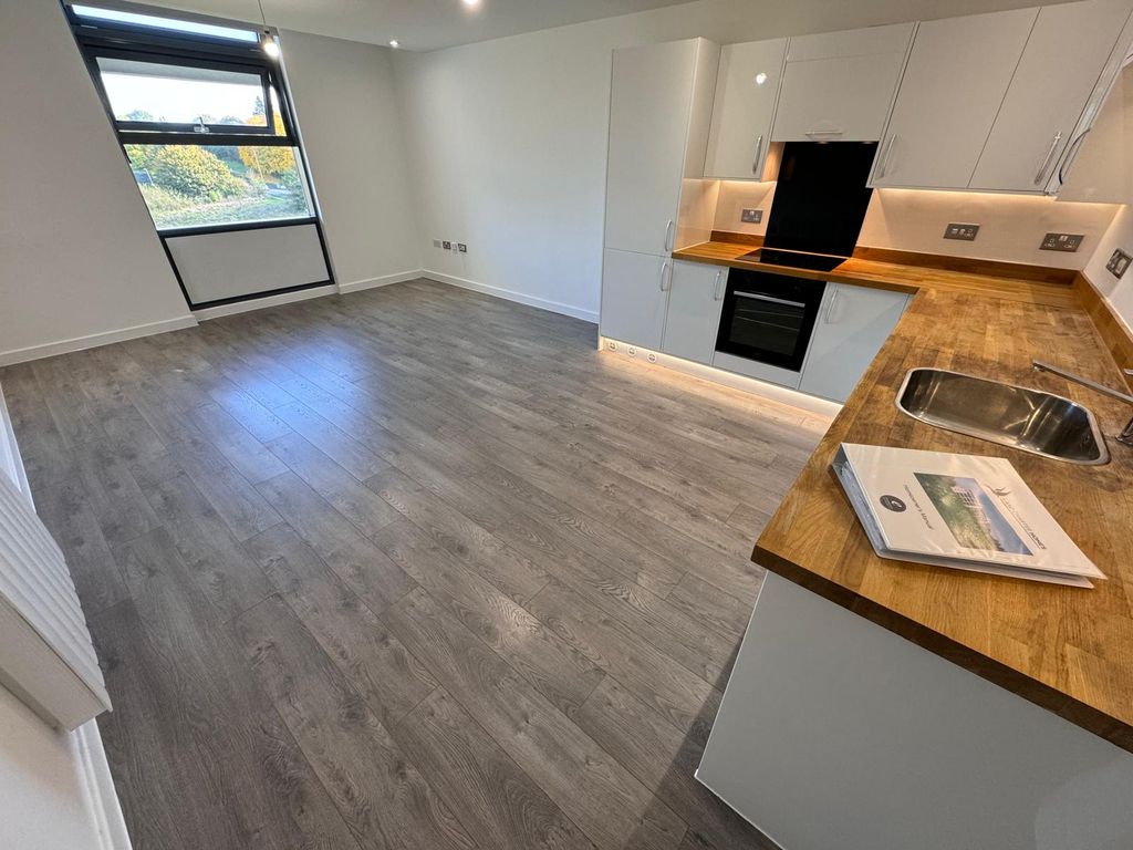 Property photo 2 of 22 For Sale, Buy - 2 Bedroom In Harlow, CM20 - Maxellproperties.Co (8).Jpg