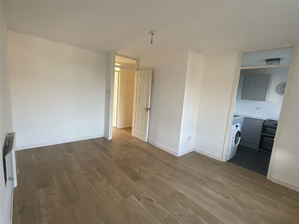 Property photo 2 of 9 Lounge