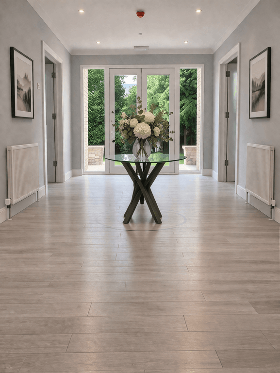 Property photo 2 of 21 Communal Hallway