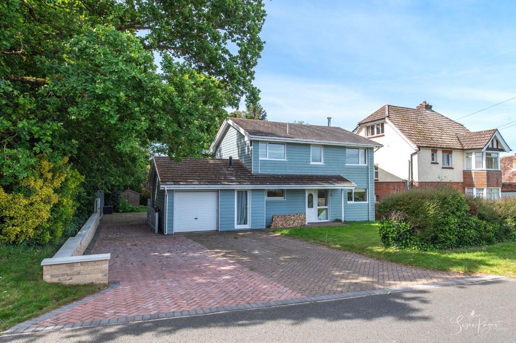 Property photo 1 of 41
