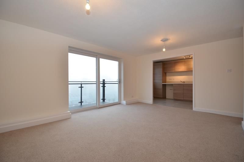 Property photo 3 of 10 Lounge