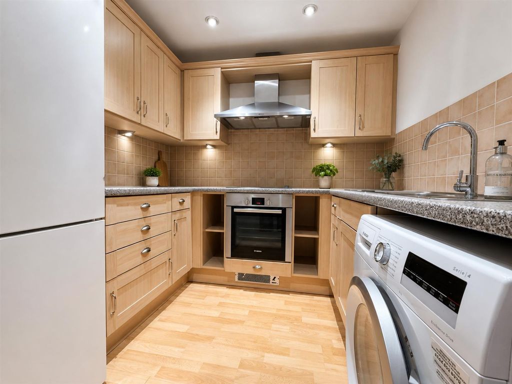 Property photo 3 of 8 Kitchen