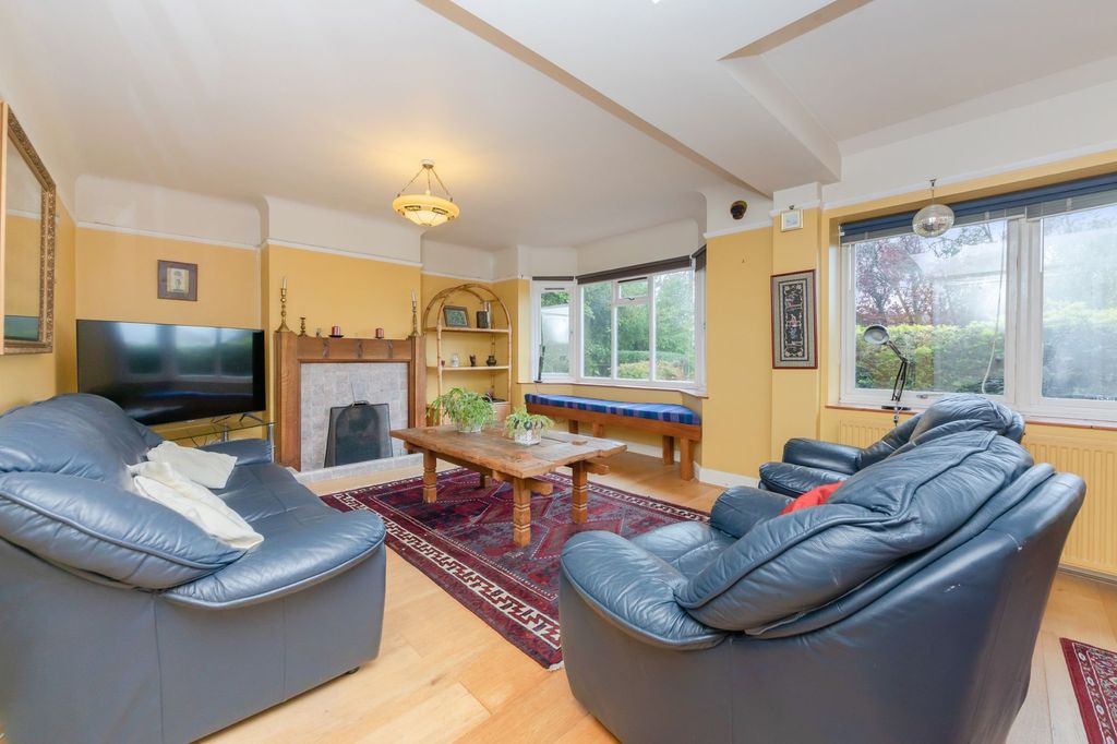Property photo 3 of 29
