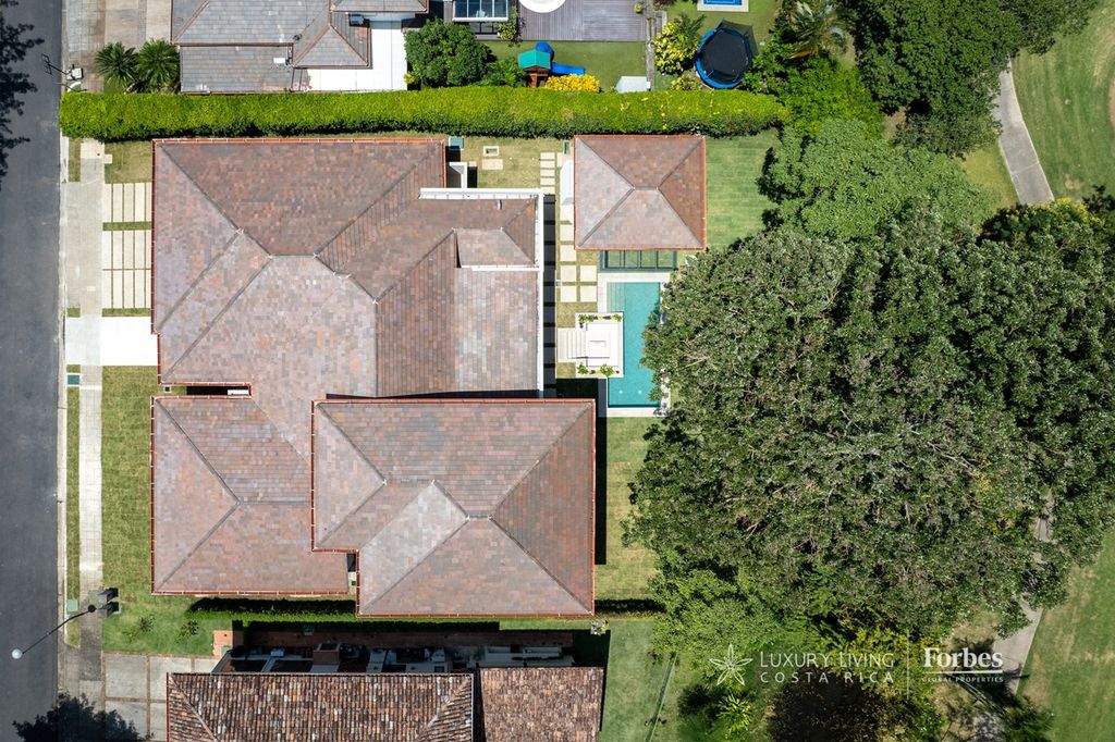 Property photo 2 of 43