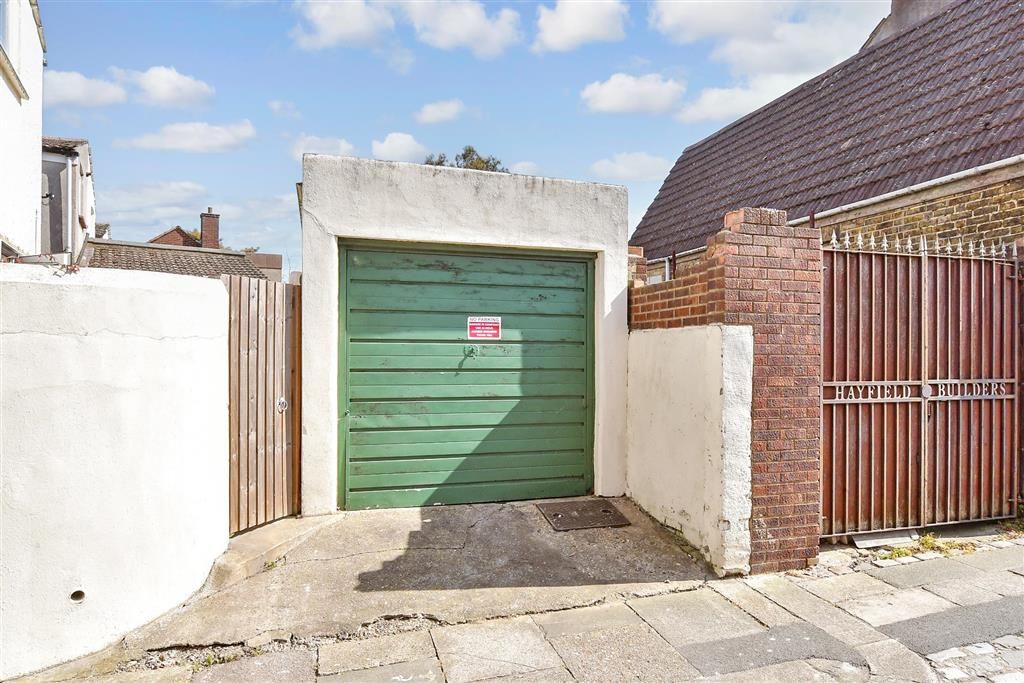 Property photo 2 of 11 Garage