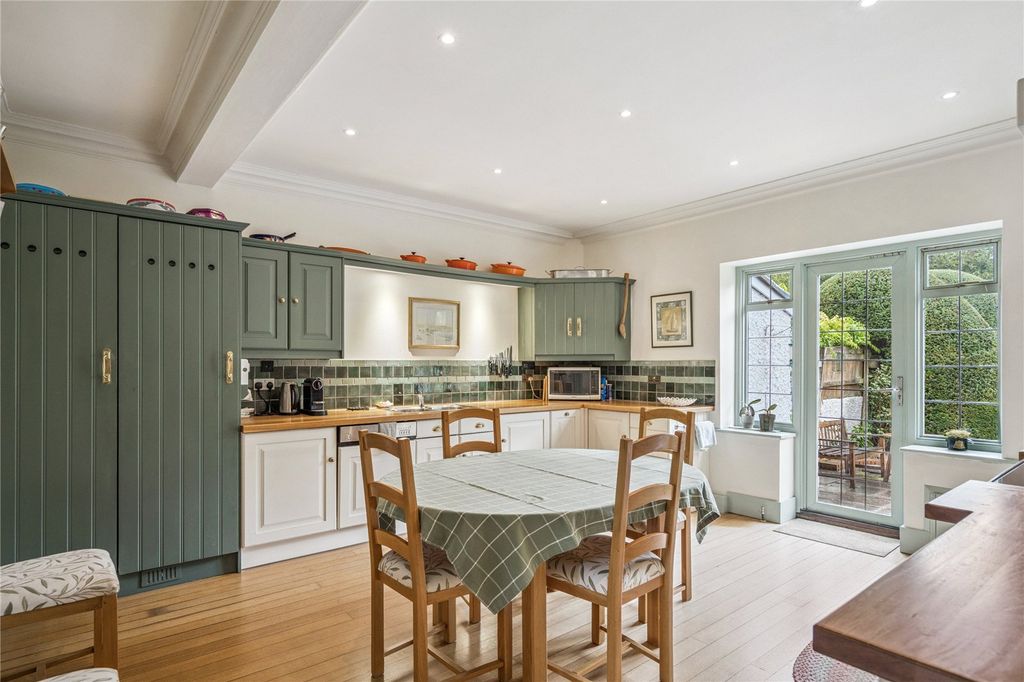 Property photo 3 of 19 Kitchen