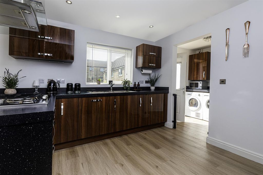 Property photo 3 of 47