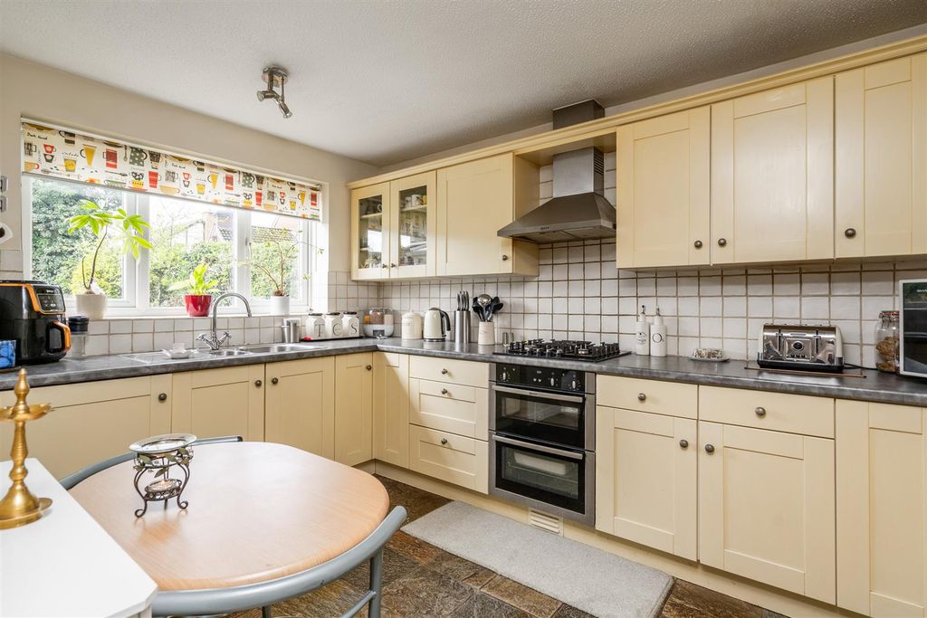 Property photo 2 of 17 2 Kettlebrook Road_21.Jpg
