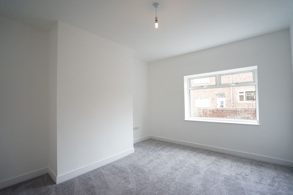 Property photo 3 of 8 Lounge