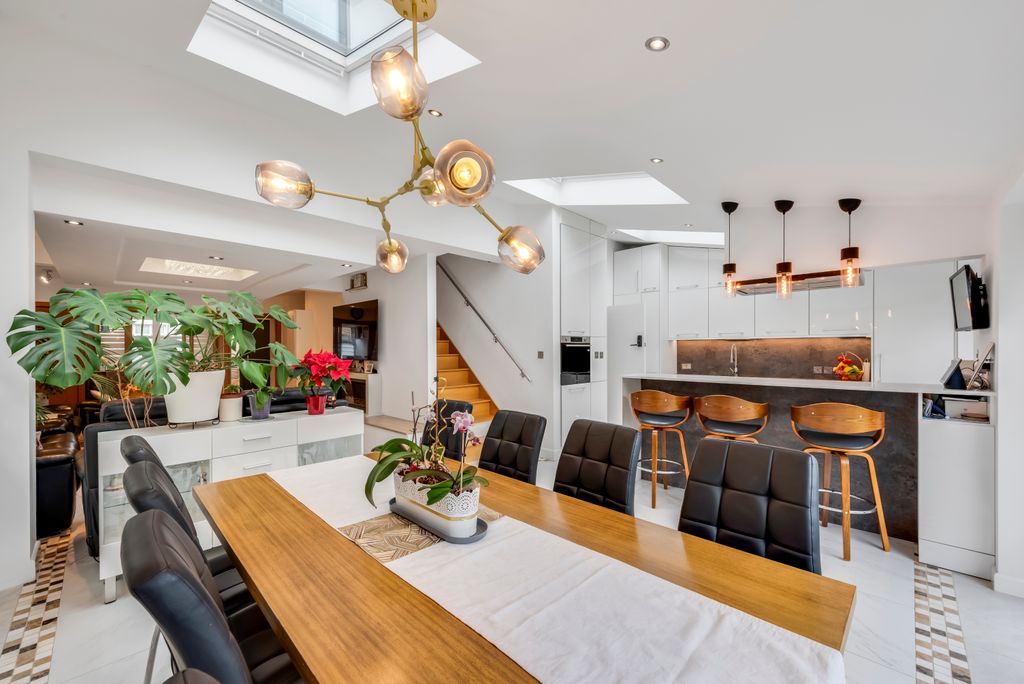 Property photo 3 of 17 Photo #3