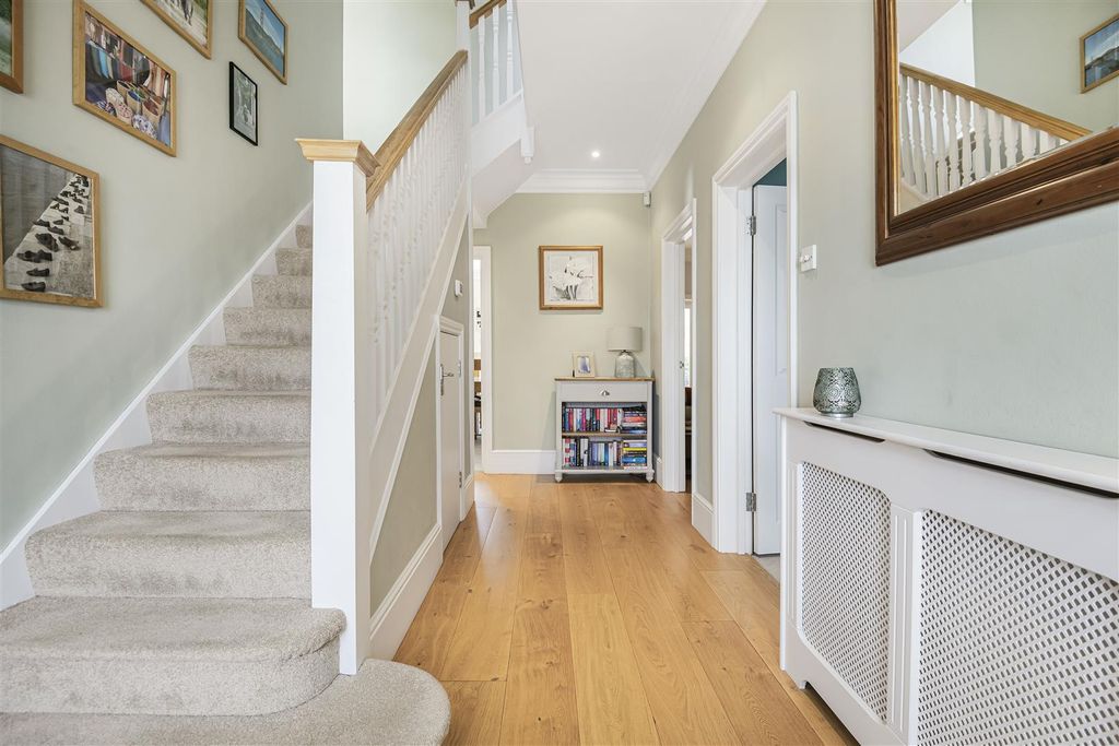 Property photo 3 of 30 Entrance Hall (Pic 2)