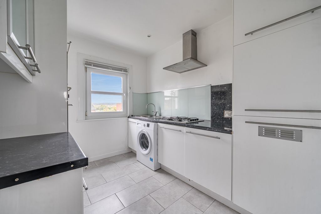 Property photo 3 of 10 Kitchen