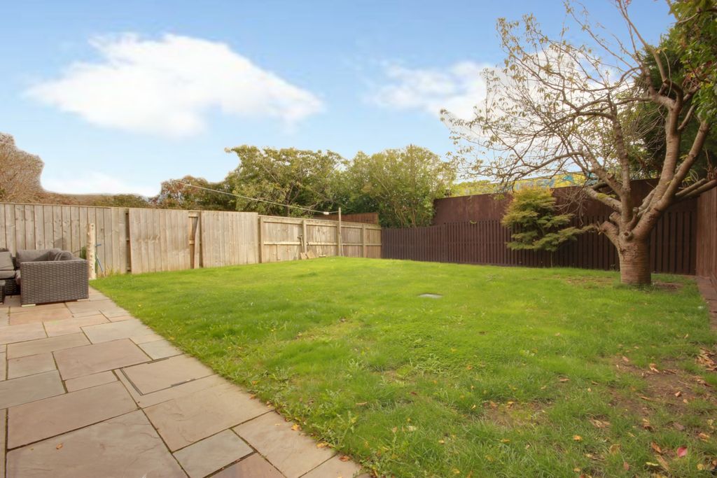 Property photo 2 of 18 1 Garden B