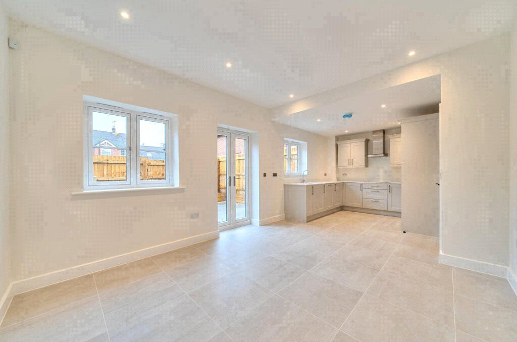 Property photo 2 of 12 Picture No. 11