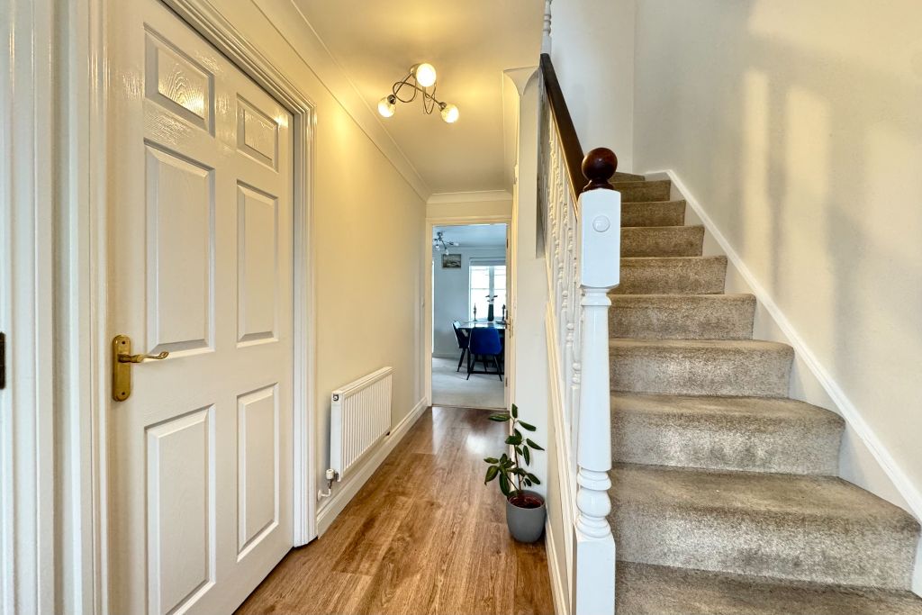 Property photo 3 of 18 Entrance Hall