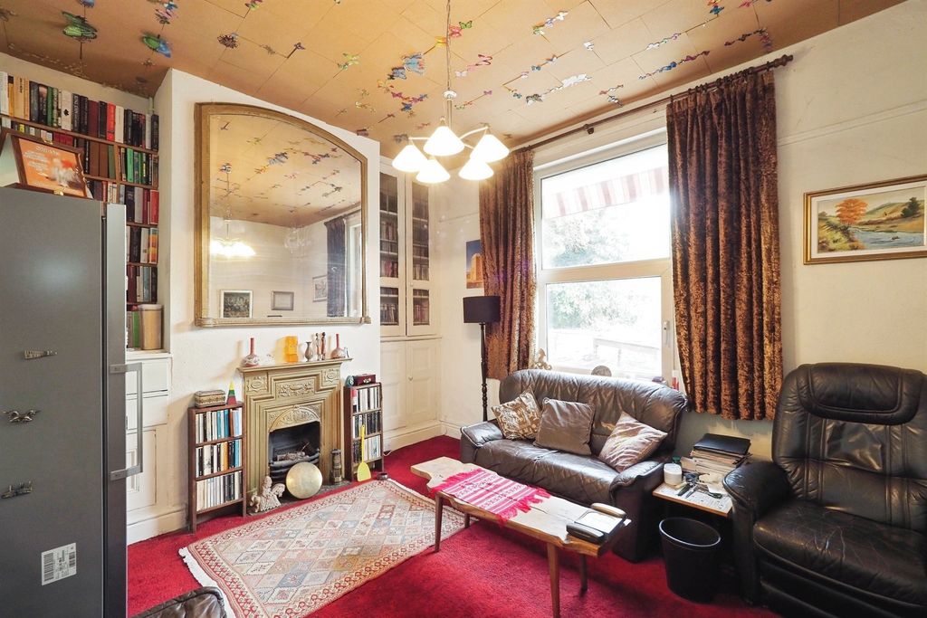 Property photo 2 of 17