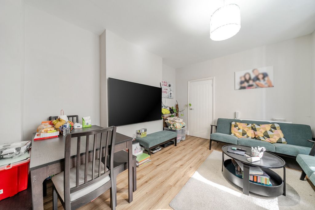 Property photo 2 of 8 1485980-6-6A4Fb25...
