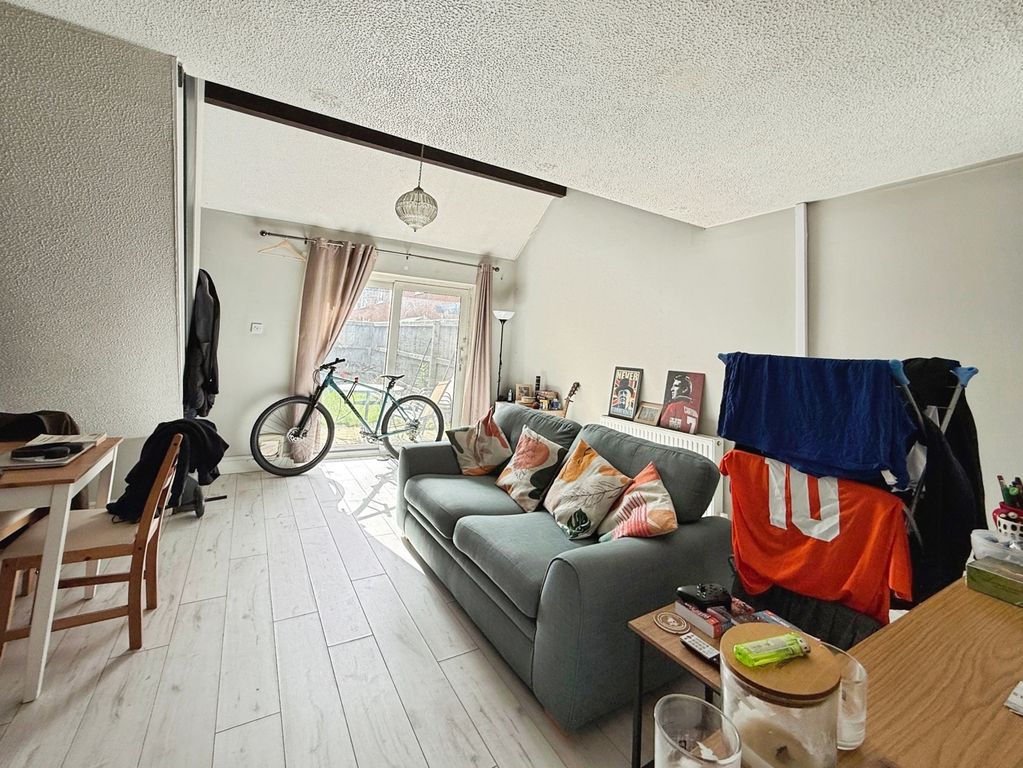 Property photo 2 of 7 Pbox-Img.Jpeg