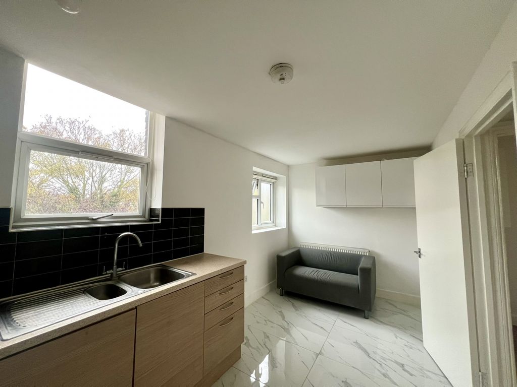 Property photo 3 of 12 Gallery