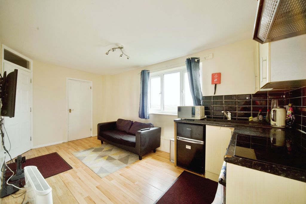 Property photo 2 of 12