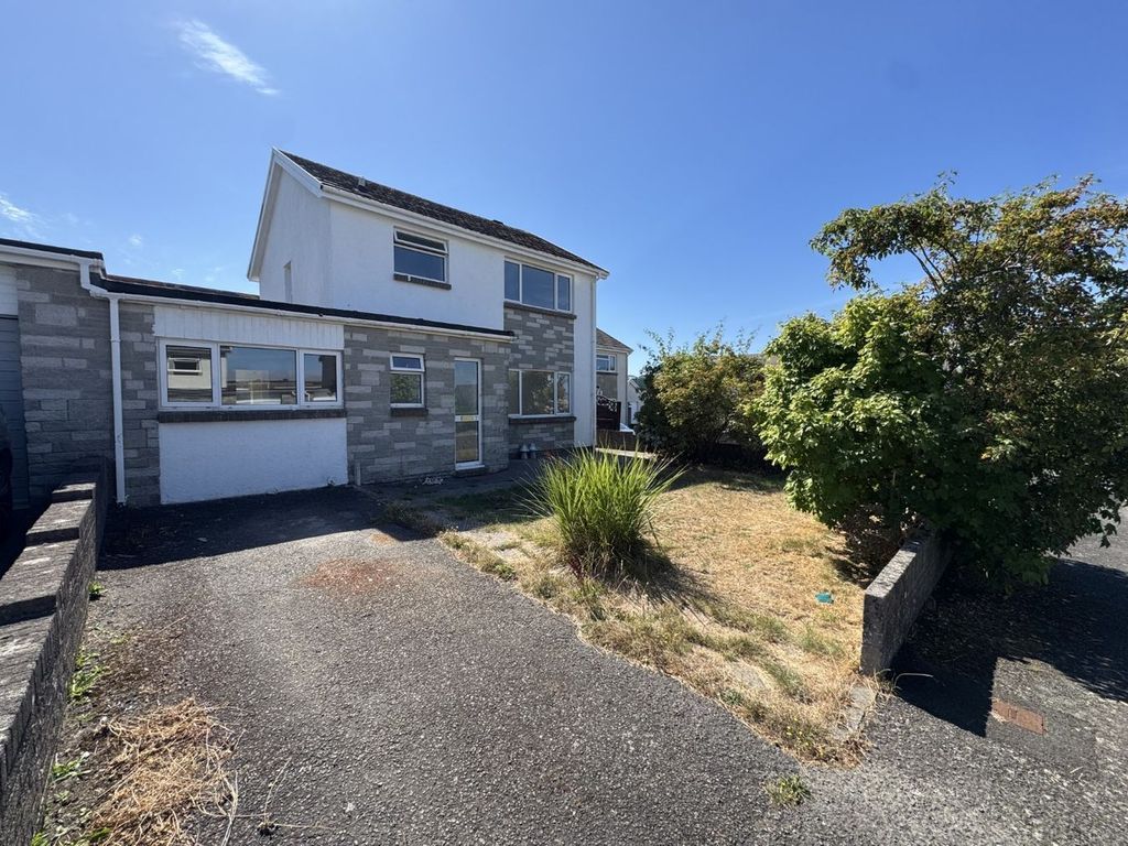 Property photo 2 of 27
