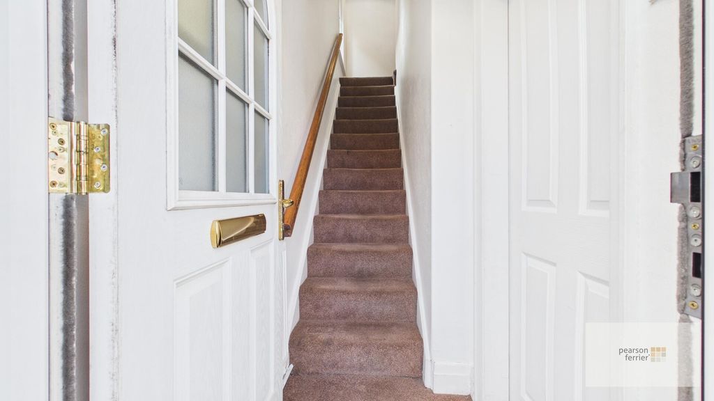 Property photo 2 of 12 Hallway