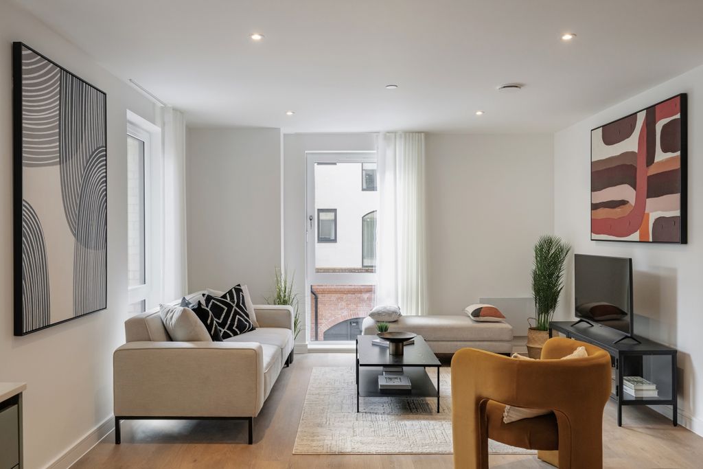 Property photo 2 of 9 5