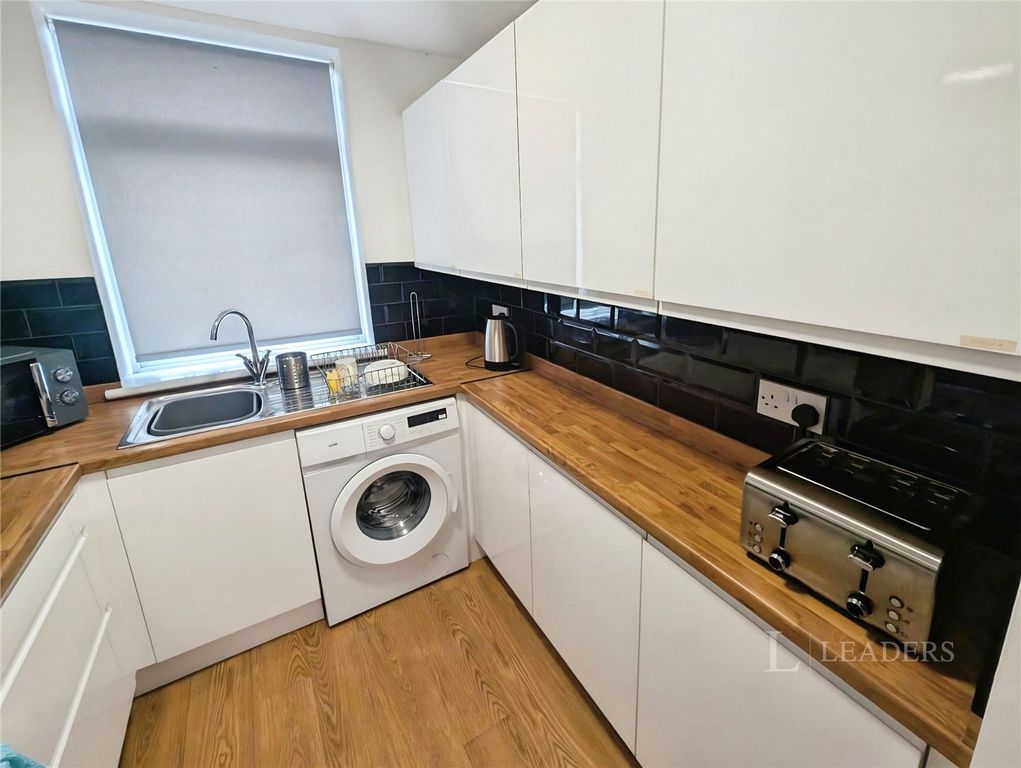Property photo 2 of 7 Picture No. 15