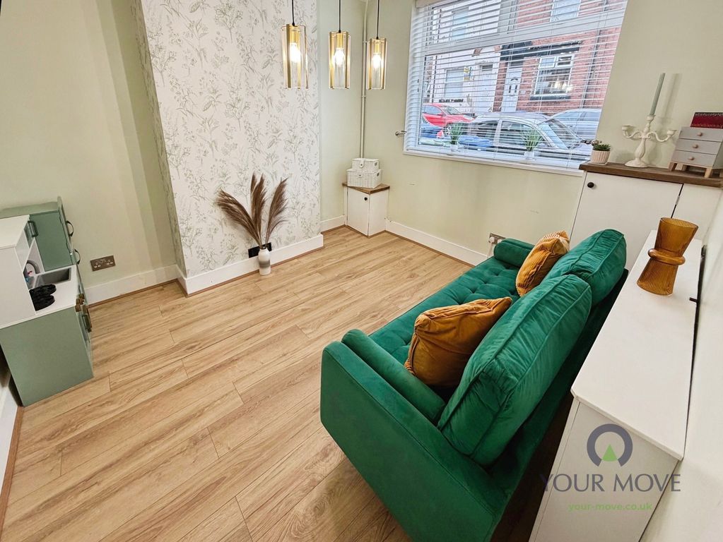 Property photo 2 of 13 Lounge