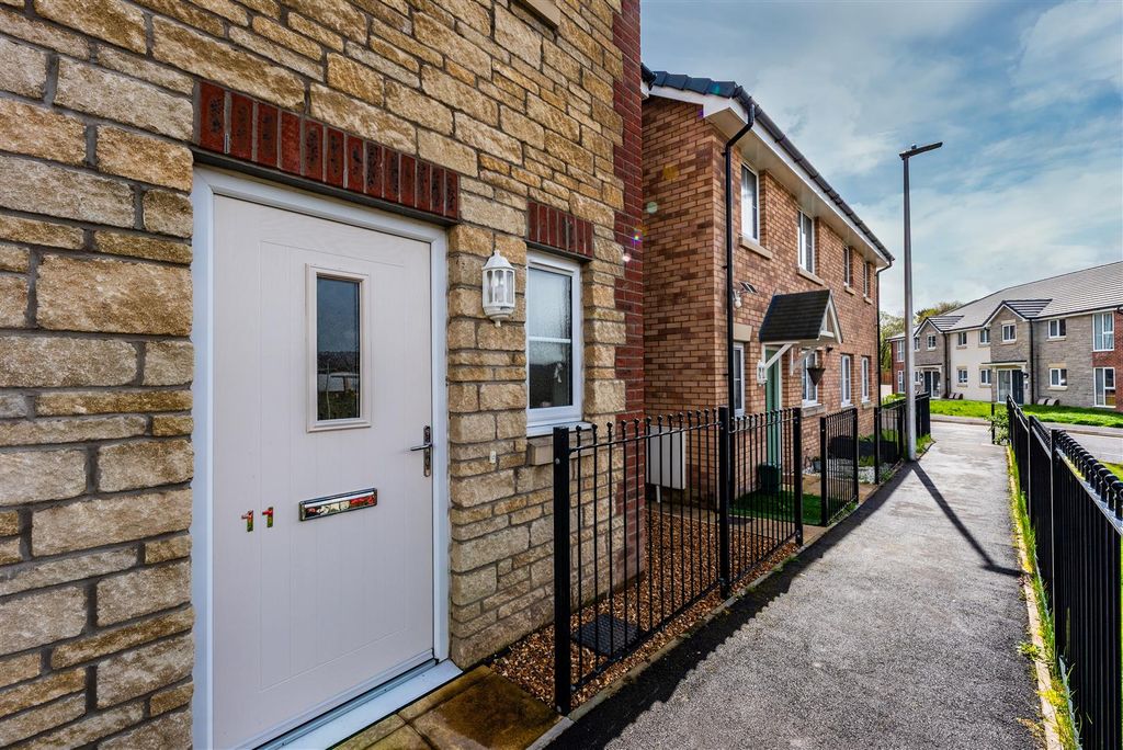 Property photo 1 of 25 External