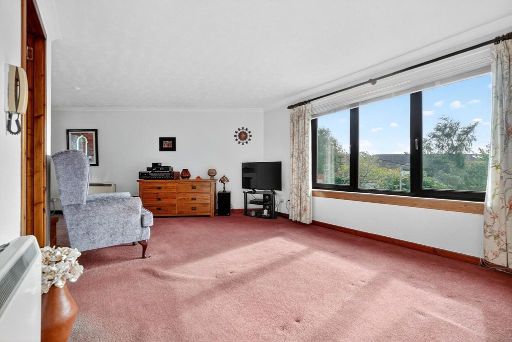 Property photo 2 of 16 29 Woodbank Gardens, Largs_04.Jpg
