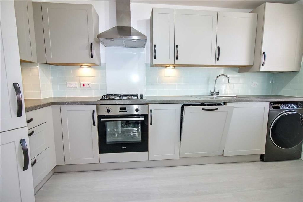 Property photo 3 of 13 Kitchen