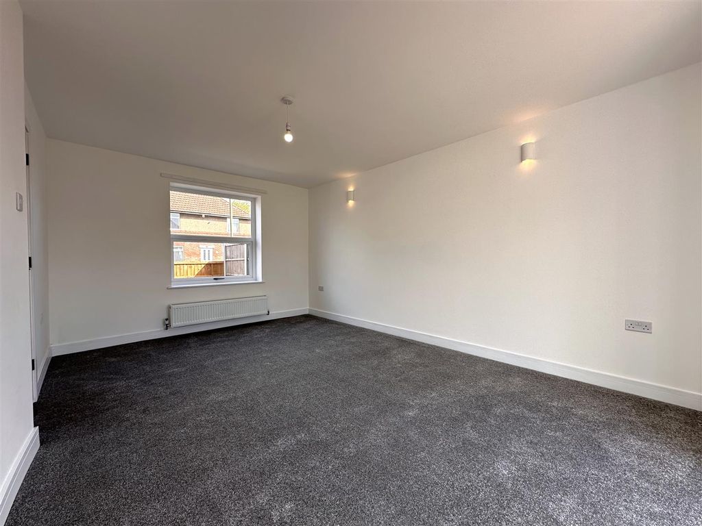 Property photo 2 of 16 Generous Living Room 268