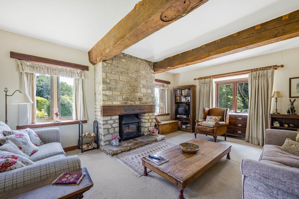 Property photo 2 of 17 Sitting Room