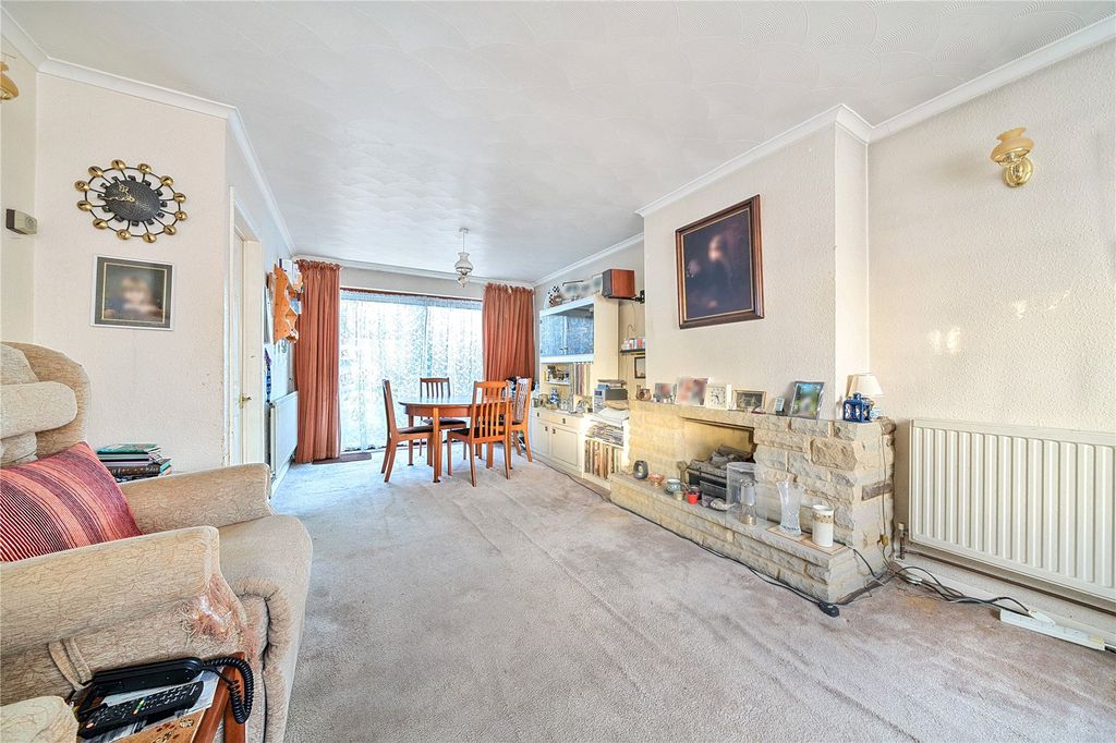 Property photo 2 of 21 Through Lounge