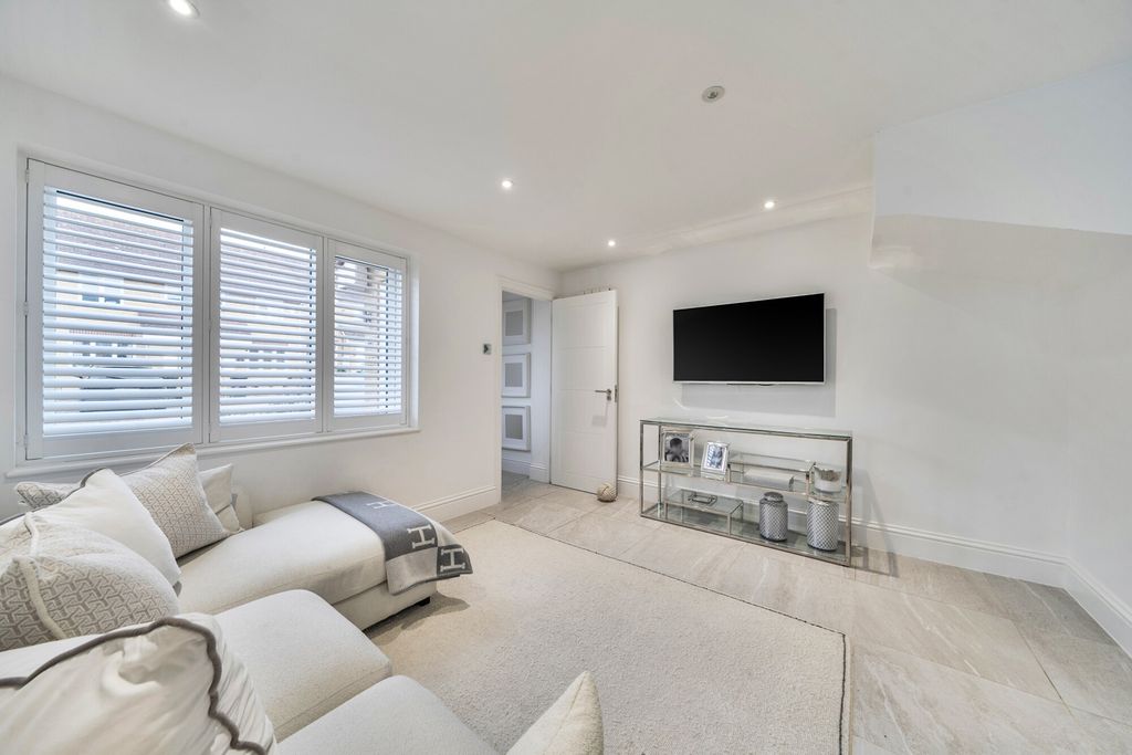 Property photo 2 of 19 Reception Room