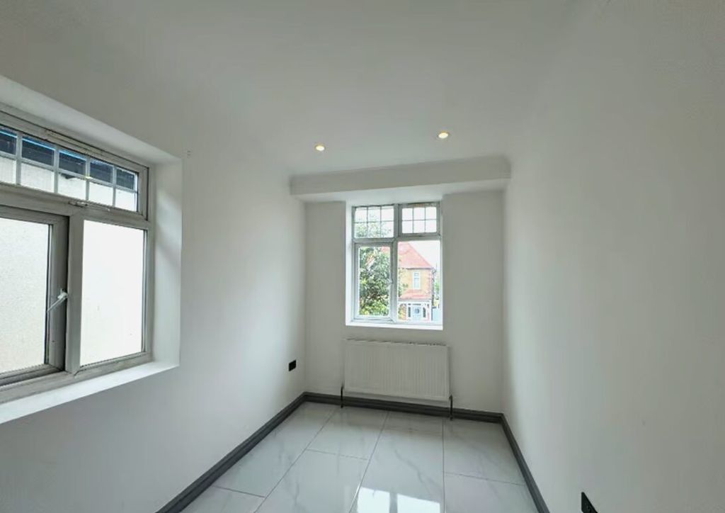 Property photo 2 of 3