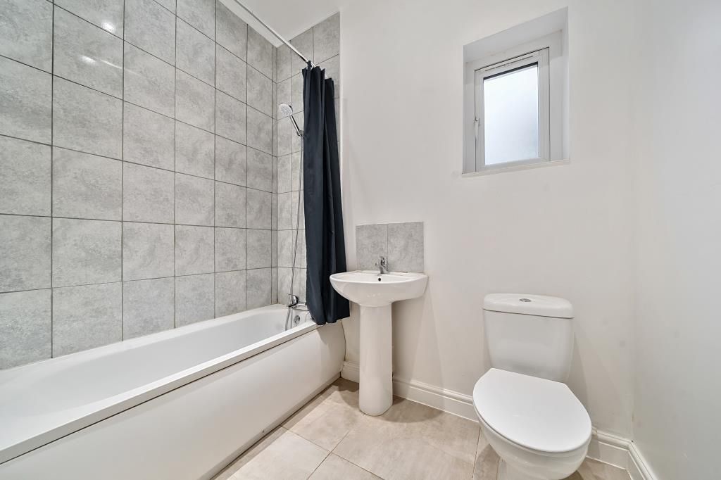 Property photo 3 of 19 Bathroom