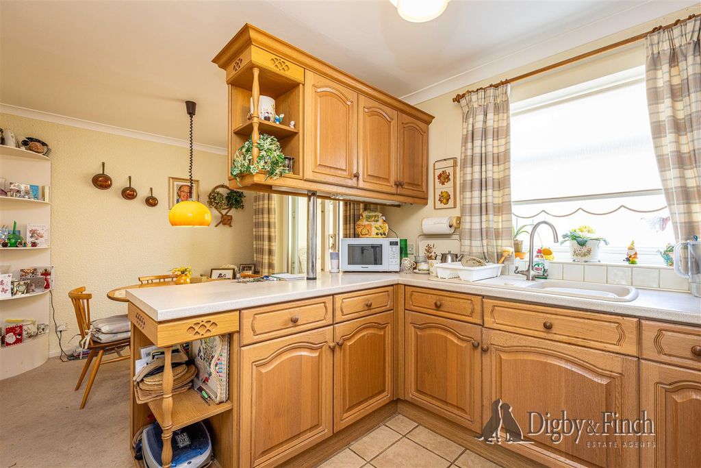 Property photo 2 of 18 Dining Kitchen