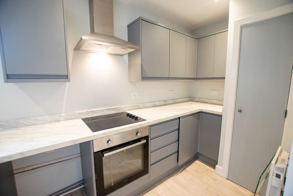 Property photo 3 of 10 Kitchen