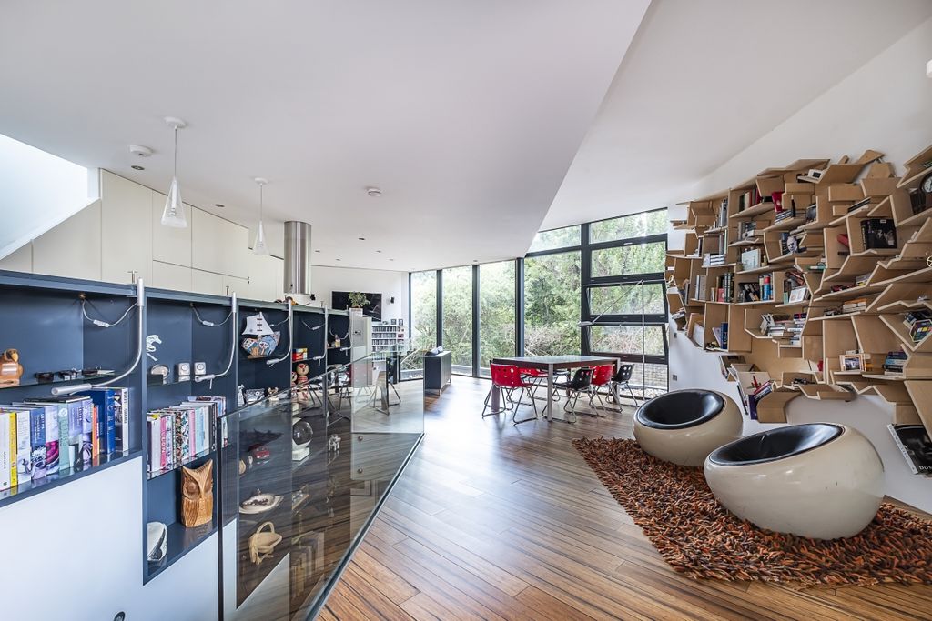 Property photo 1 of 10 Dawlish-Avenue-10