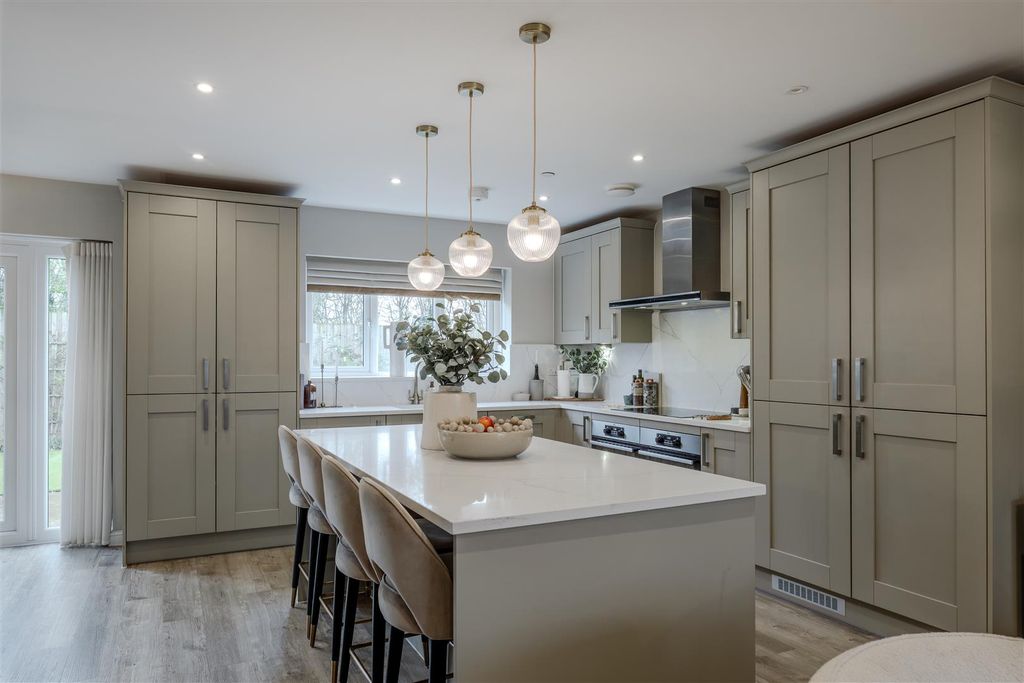 Property photo 3 of 33 Kitchen