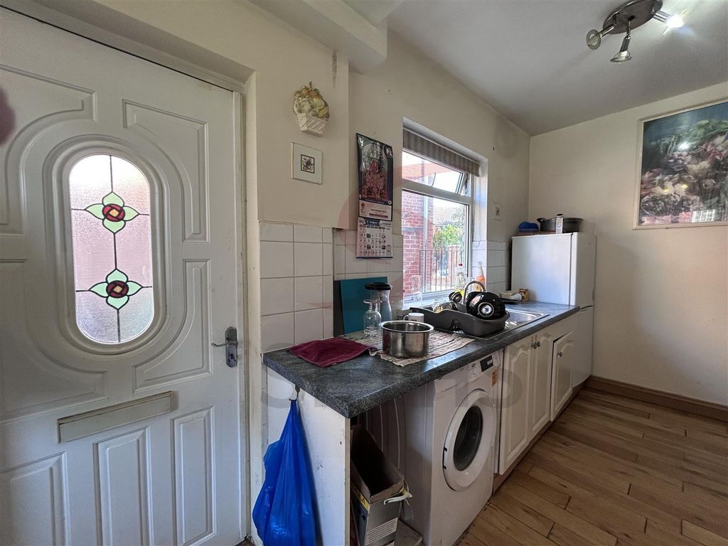 Property photo 3 of 15 Kitchen