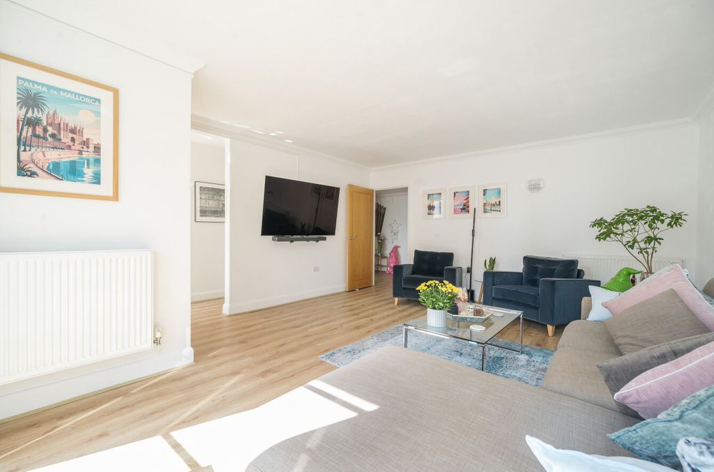 Property photo 3 of 17 1488588-11-6A5A07...