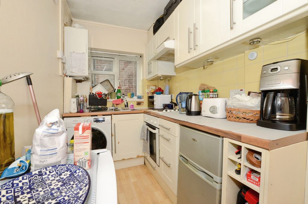 Property photo 3 of 12 Kitchen