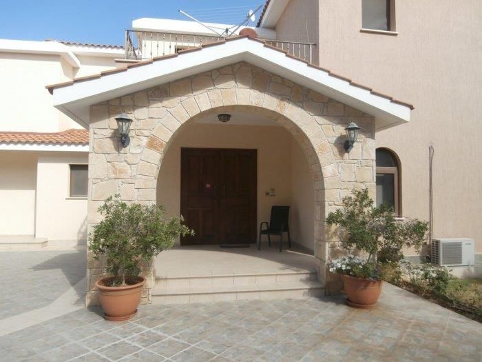 Property photo 2 of 29